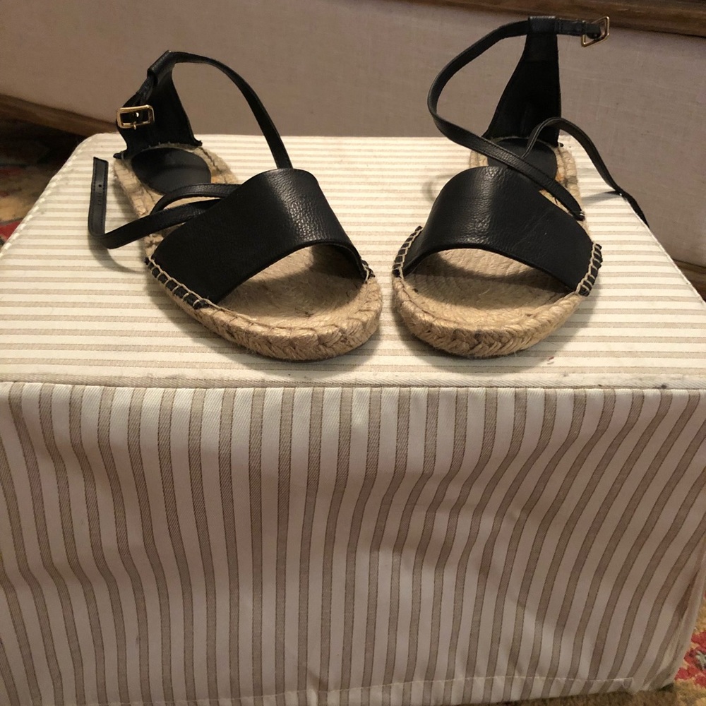 Sandles - Picture 2 of 4